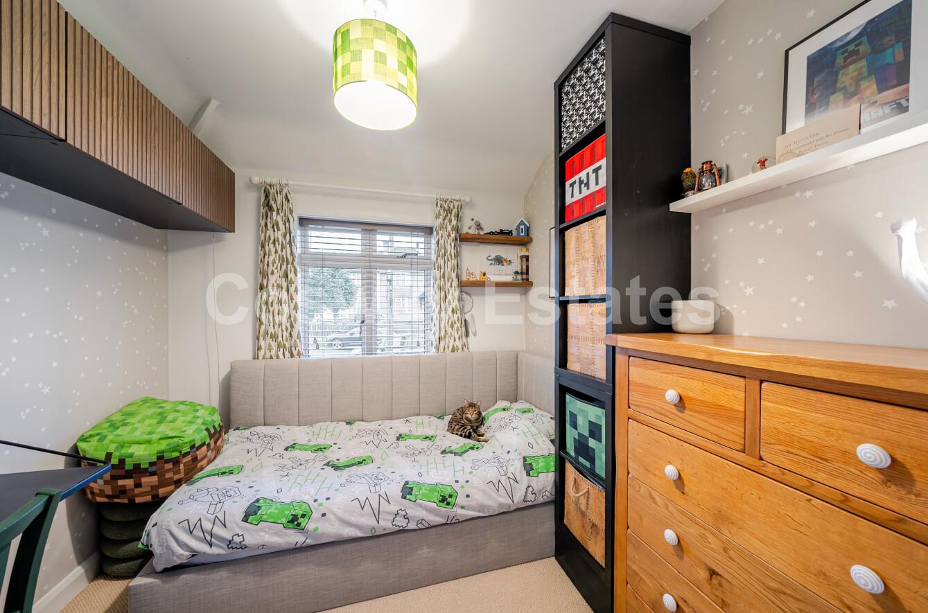 Woodcote Avenue, Mill Hill, NW7, London